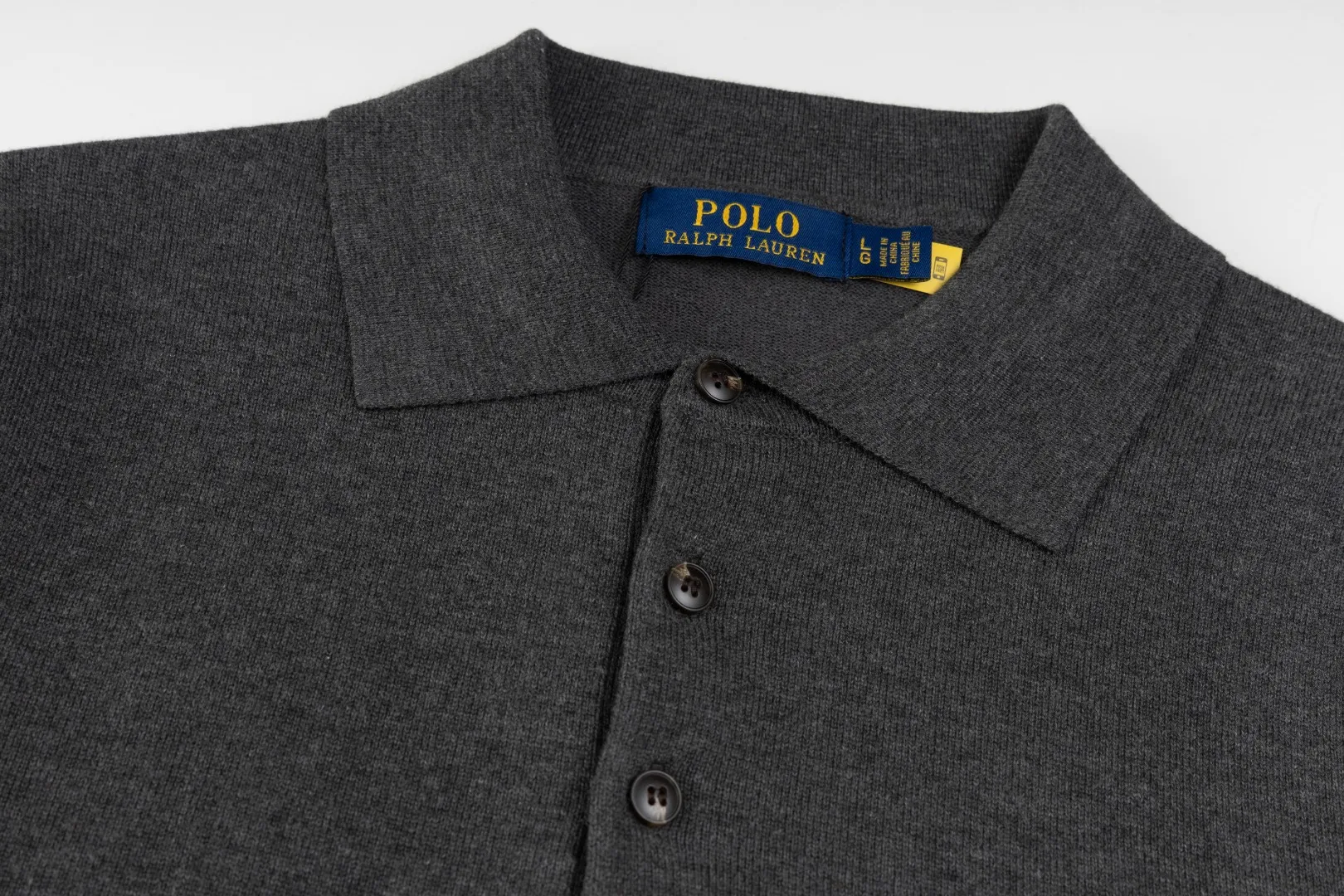 P216 #R81 Ralph Lauren knitted pony embroidered lapel polo shirt three-button pullover open chest long-sleeved sweater Official website synchronization Same style for men and women Sizes: S-XL Color: White Blue Gray Dark Gray Khaki Military Green Navy White Label Navy Blue Red Label Black Red Label Black White Label Pink Classic cotton yarn 100% white cotton High-quality goods Classic styles have always been popular! The workmanship details are very good! The simple lapel polo pullover sweater is always the standard, with classic brand embroidery on the chest! All major stars have the same style! Best for couples. High quality goods! Xinjiang cotton micro-elastic and smooth fabric has excellent quality. Pure cotton is soft and skin-friendly. Size: S M L